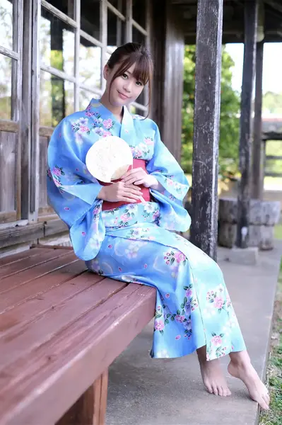 形体姣好逆天…..侧乳线条全露出 日本女神写真 艳模:阿久津真央 P.1 